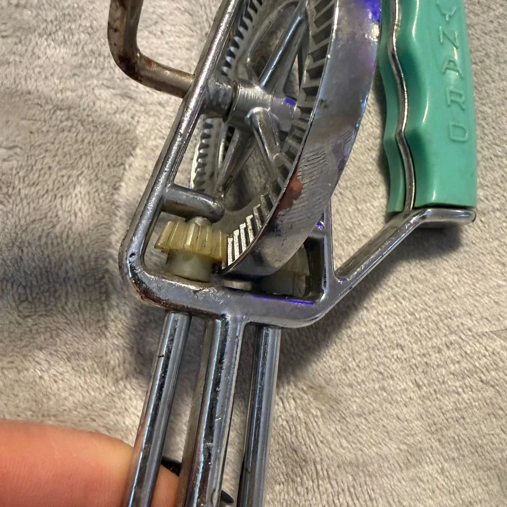 Vintage Maynard Hand Crank Egg Beater Retro Green Handle‎ Works Smooth